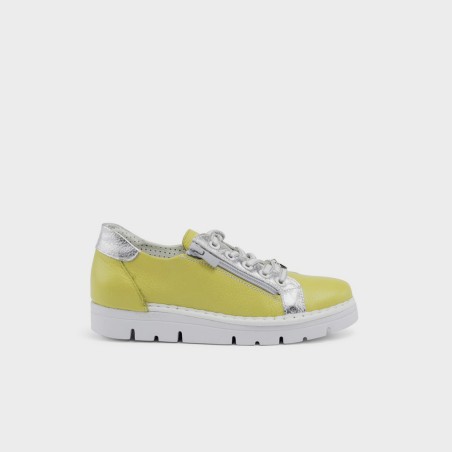 Zapato Eva en piel amarillo y metal plata