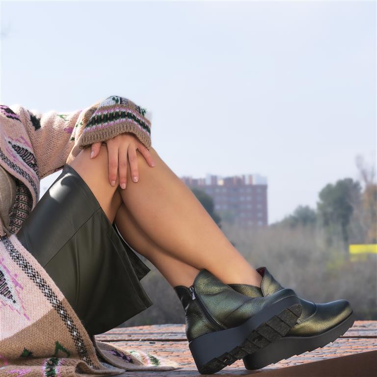 Botín de piel con elástico